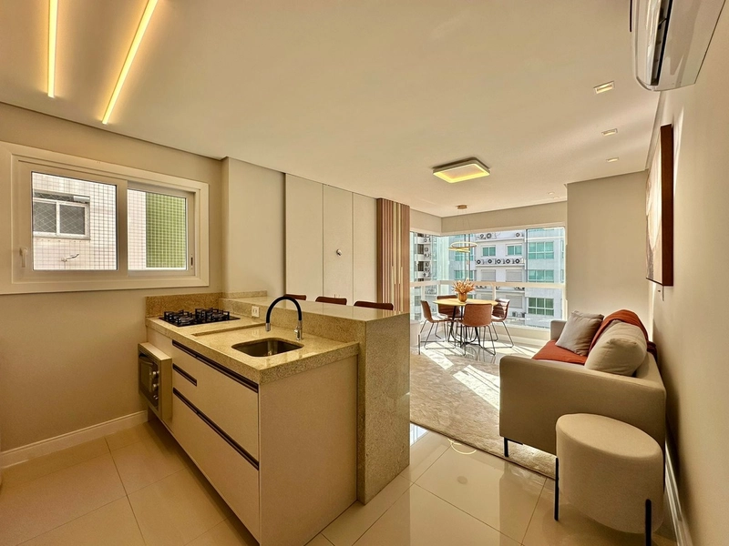 LINDO APARTAMENTO APENAS 1 QUADRA DO MAR: 9ª foto da galeria de imagens do imóvel