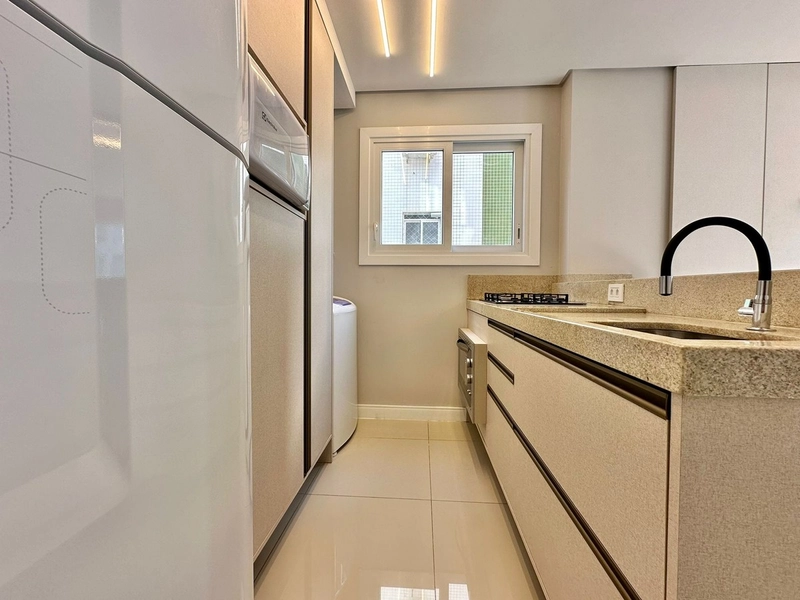 LINDO APARTAMENTO APENAS 1 QUADRA DO MAR: 13ª foto da galeria de imagens do imóvel