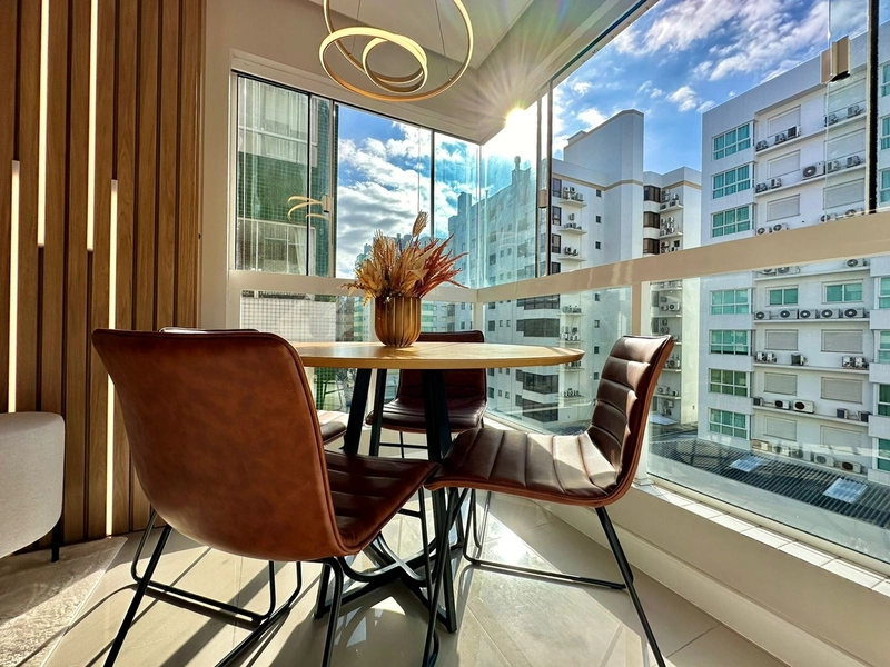 LINDO APARTAMENTO APENAS 1 QUADRA DO MAR: 6ª foto da galeria de imagens do imóvel