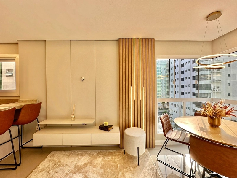 LINDO APARTAMENTO APENAS 1 QUADRA DO MAR: 4ª foto da galeria de imagens do imóvel