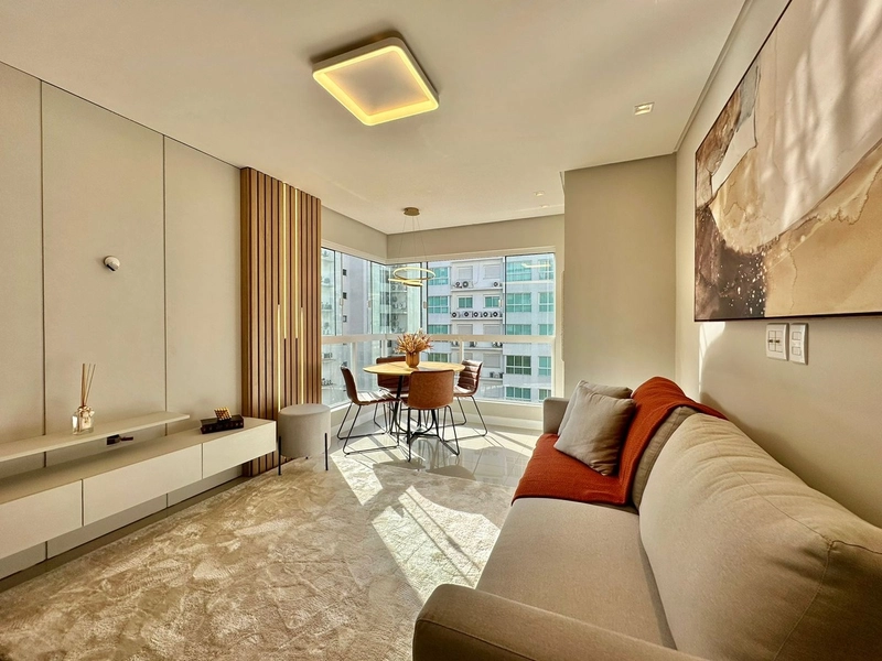 LINDO APARTAMENTO APENAS 1 QUADRA DO MAR: 2ª foto da galeria de imagens do imóvel