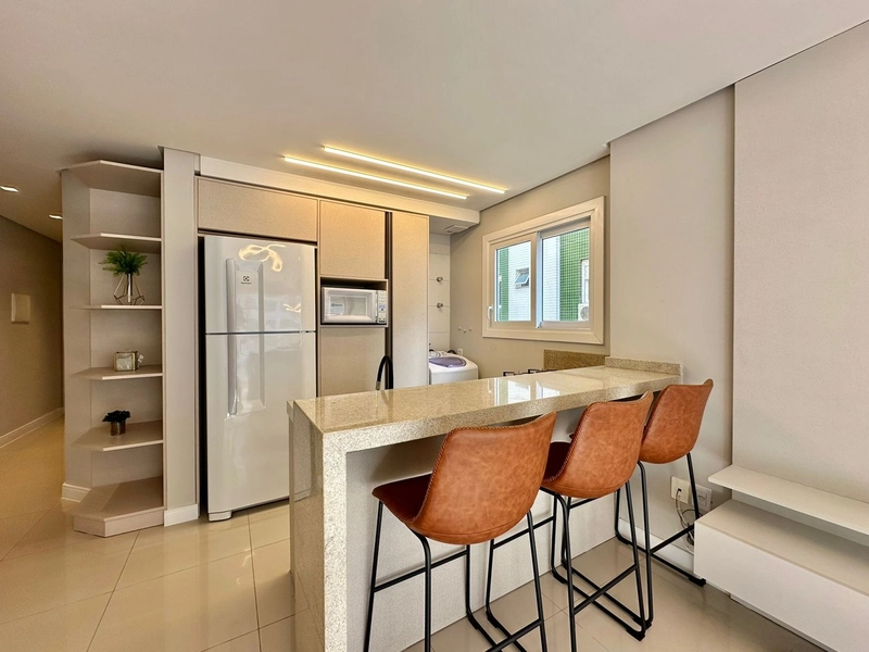 LINDO APARTAMENTO APENAS 1 QUADRA DO MAR: 10ª foto da galeria de imagens do imóvel