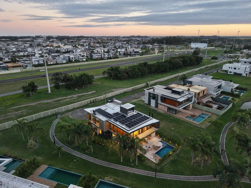 SOBRADO DE LUXO À VENDA EM CAPÃO DA CANOA!: 85ª foto da galeria de imagens do imóvel