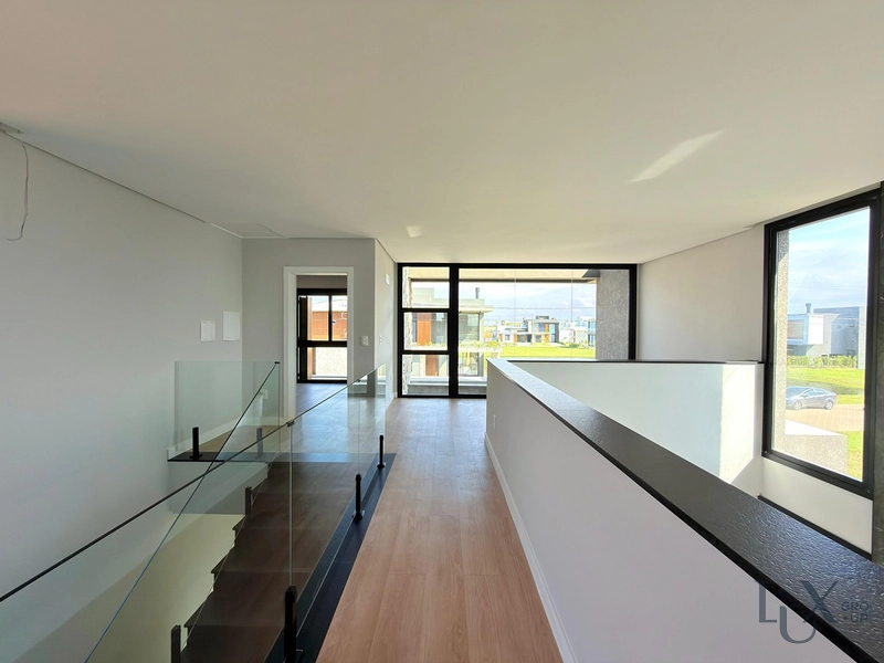 CASA À VENDA EM XANGRI-LÁ!  RESIDÊNCIA CONTEMPORÂNEA BEIRA-LAGO: 26ª foto da galeria de imagens do imóvel