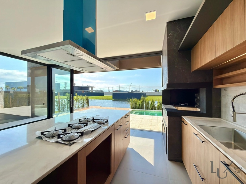 CASA À VENDA EM XANGRI-LÁ!  RESIDÊNCIA CONTEMPORÂNEA BEIRA-LAGO: 8ª foto da galeria de imagens do imóvel