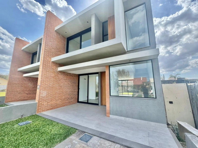 Casa à Venda – 3 Suítes | Rua Encantado – Bairro Zona Nova: 2ª foto da galeria de imagens do imóvel