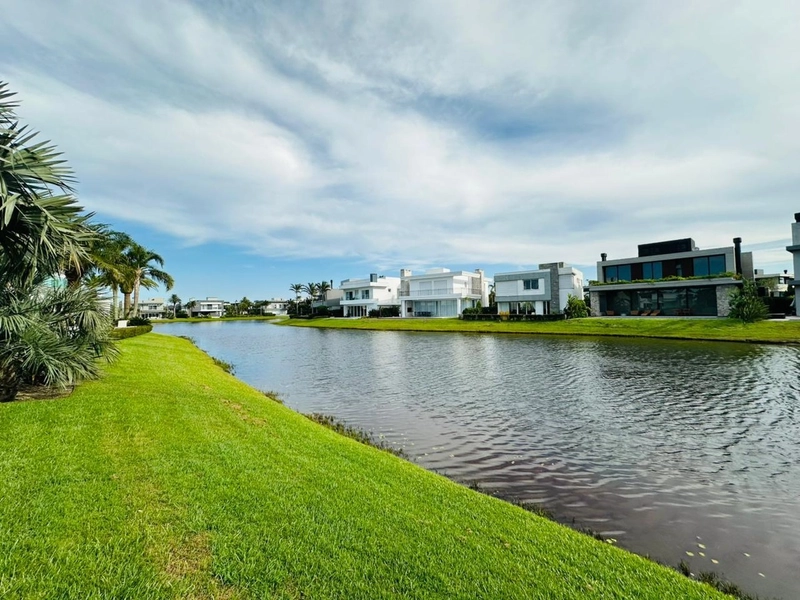 MANSÃO BEIRA LAGO MOBILIADA E DECORADA: 15ª foto da galeria de imagens do imóvel