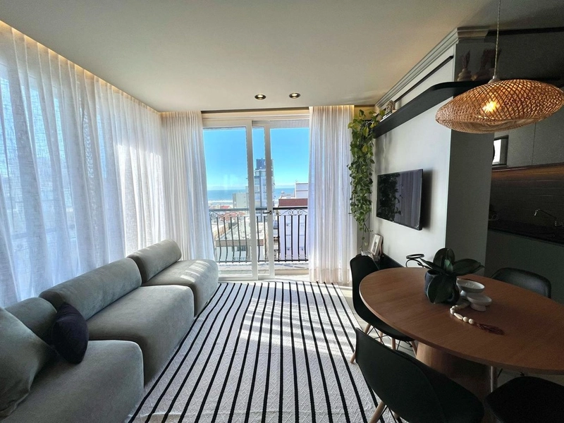 Apartamento moderno com vista para o mar: 1ª foto da galeria de imagens do imóvel