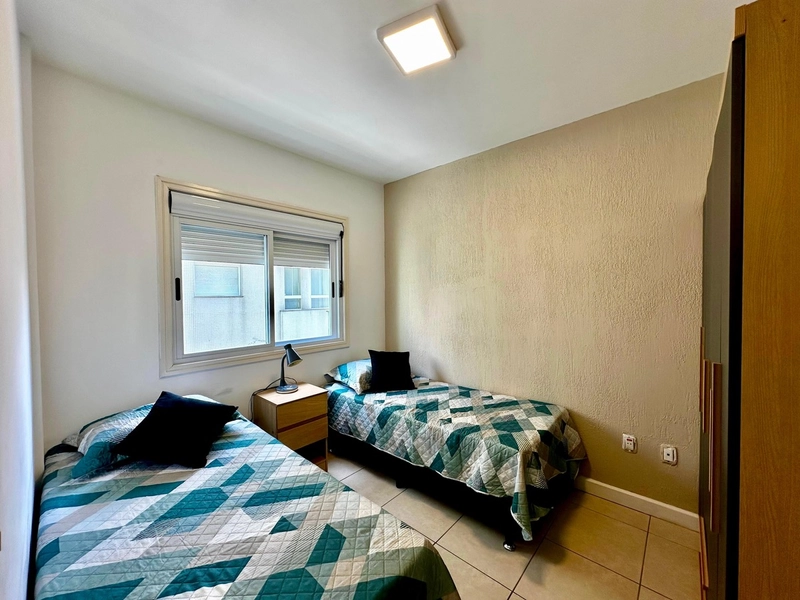 LINDO APARTAMENTO APENAS 1 QUADRA DO MAR: 3ª foto da galeria de imagens do imóvel