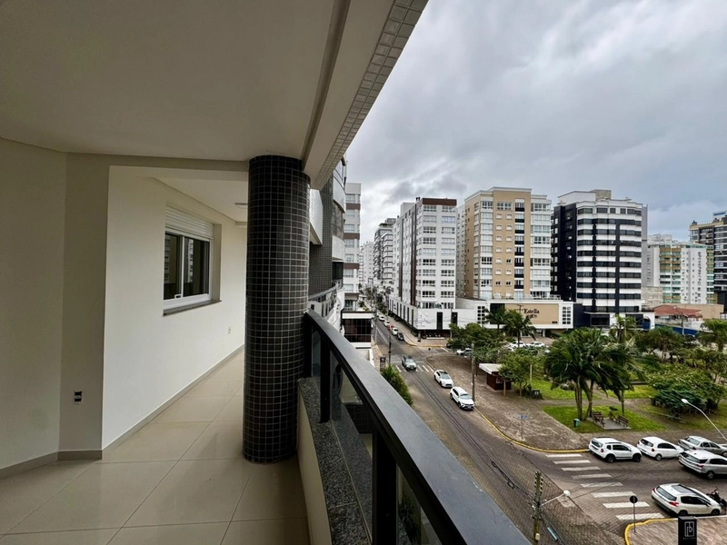 Sacada separada, frente praça, Bairro Navegantes: 3ª foto da galeria de imagens do imóvel