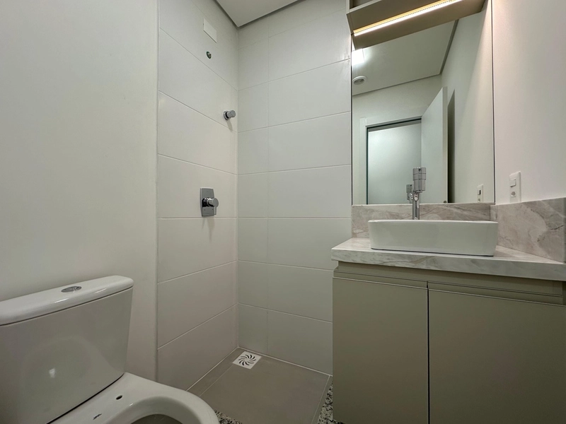 APARTAMENTO COM VISTA MAR E SERRA NO BAIRRO NAVEGANTES: 8ª foto da galeria de imagens do imóvel