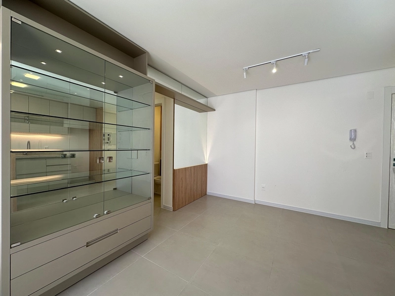 APARTAMENTO COM VISTA MAR E SERRA NO BAIRRO NAVEGANTES: 2ª foto da galeria de imagens do imóvel