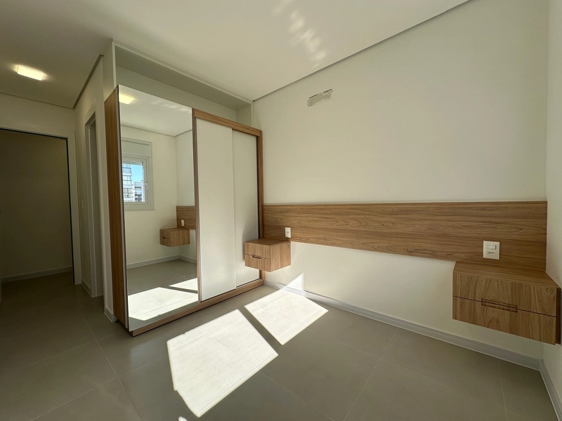 APARTAMENTO COM VISTA MAR E SERRA NO BAIRRO NAVEGANTES: 4ª foto da galeria de imagens do imóvel