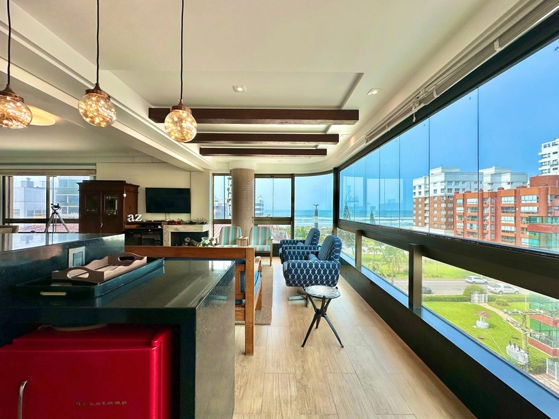 APARTAMENTO À VENDA  COM VISTA PARA MAR E PRAÇA - RARIDADE: 7ª foto da galeria de imagens do imóvel