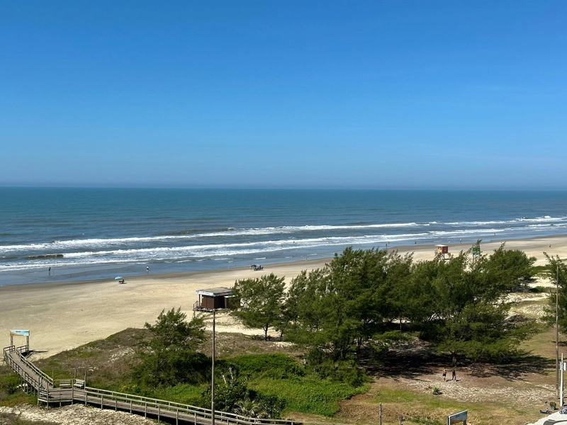 APARTAMENTO RARIDADE À VENDA NA BEIRA-MAR EM CAPÃO DA CANOA!: 3ª foto da galeria de imagens do imóvel