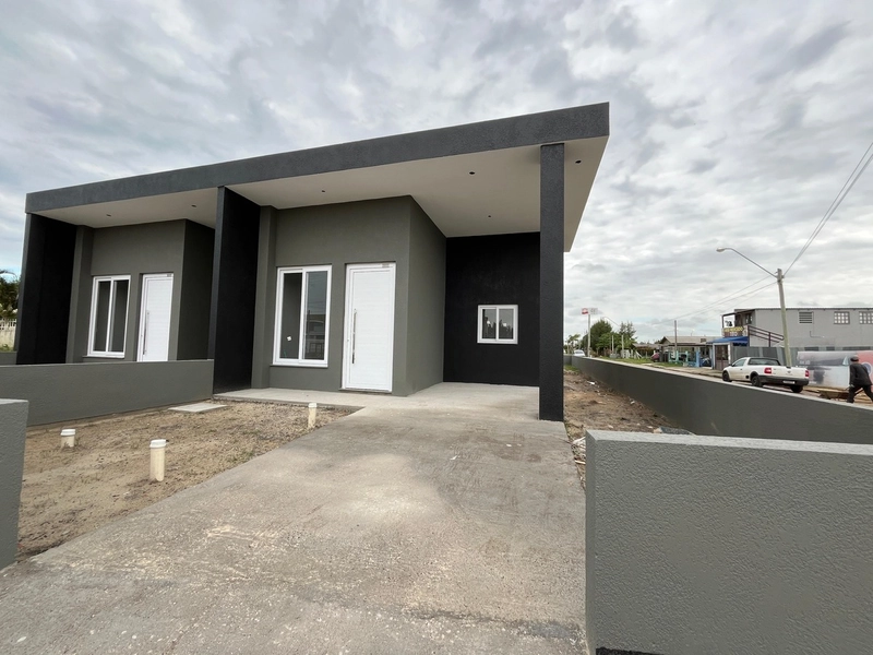 CASA GEMINADA  DE ESQUINA NO BAIRRO NOIVA DO MAR: 1ª foto da galeria de imagens do imóvel
