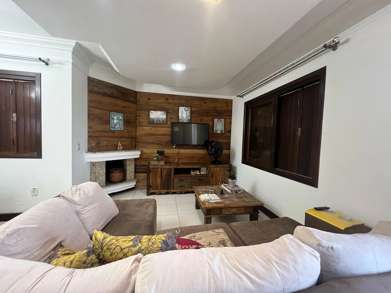 CASA COM PISCINA NO CENTRO DE XANGRILA: 5ª foto da galeria de imagens do imóvel