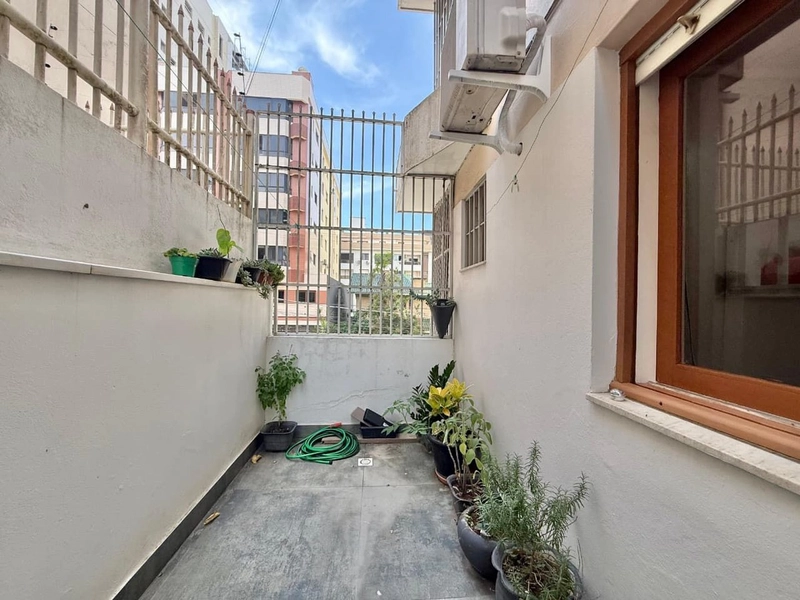SACADA COM CHURRASQUEIRA E TERRAÇO: 24ª foto da galeria de imagens do imóvel