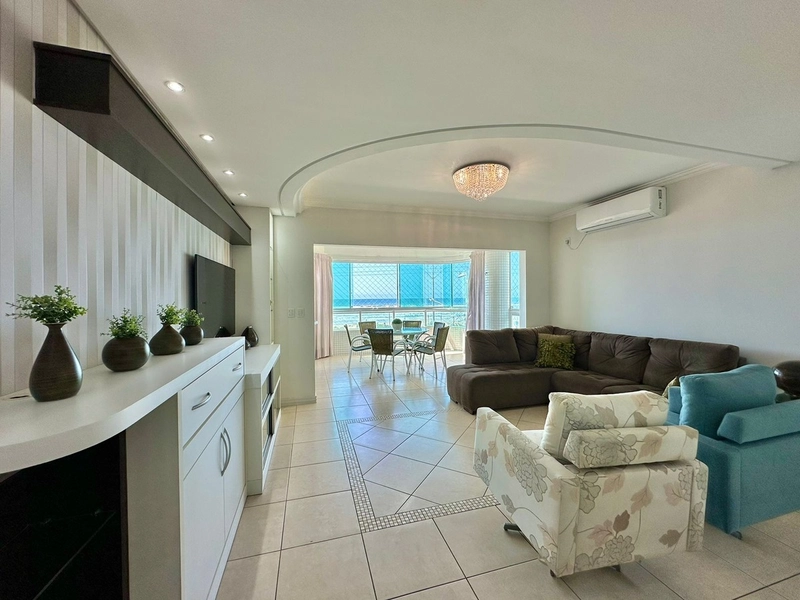 APARTAMENTO COM SACADA E VISTA MAR!: 2ª foto da galeria de imagens do imóvel