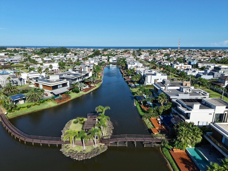 SOBRADO À VENDA  CONDOMÍNIO MALIBU BEIRA LAGO COM DECK E PISCINA: 30ª foto da galeria de imagens do imóvel