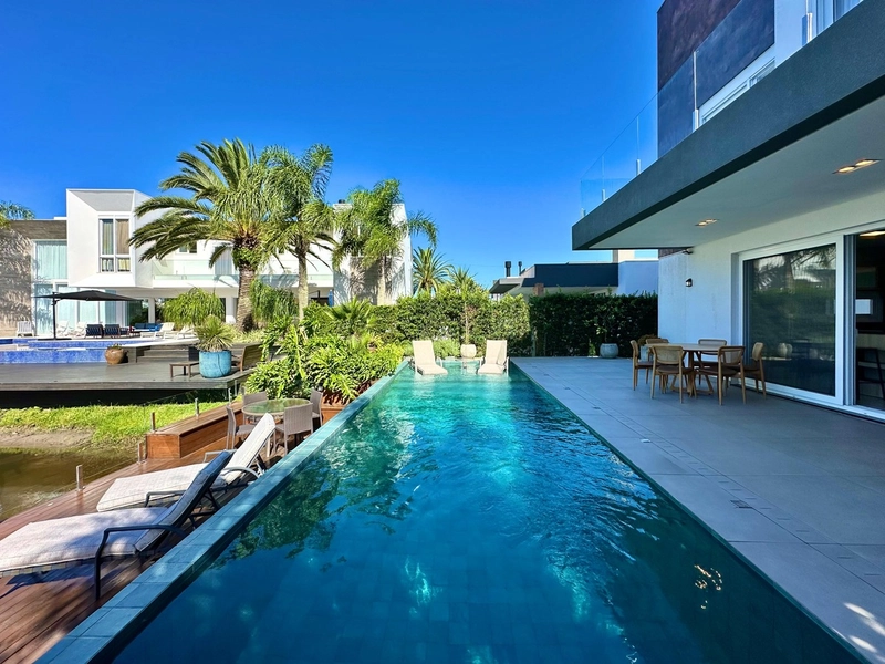 SOBRADO À VENDA  CONDOMÍNIO MALIBU BEIRA LAGO COM DECK E PISCINA: 11ª foto da galeria de imagens do imóvel
