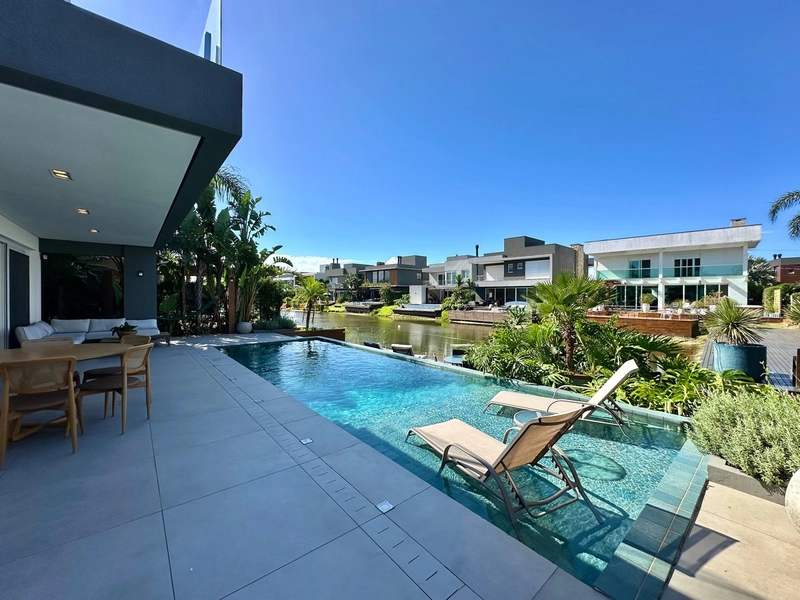 SOBRADO À VENDA  CONDOMÍNIO MALIBU BEIRA LAGO COM DECK E PISCINA: 12ª foto da galeria de imagens do imóvel