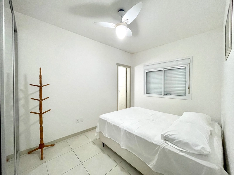 Sacadão de frente com churrasqueira, apartamento amplo e bem iluminado: 2ª foto da galeria de imagens do imóvel