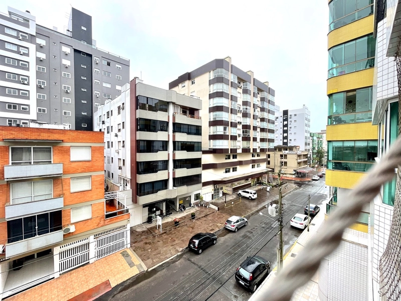 Sacadão de frente com churrasqueira, apartamento amplo e bem iluminado: 10ª foto da galeria de imagens do imóvel