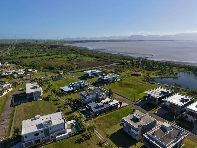 SOBRADO NEOCLÁSSICO À VENDA! 5 SUÍTES • ACESSO À LAGOA • 401 M²: 59ª foto da galeria de imagens do imóvel