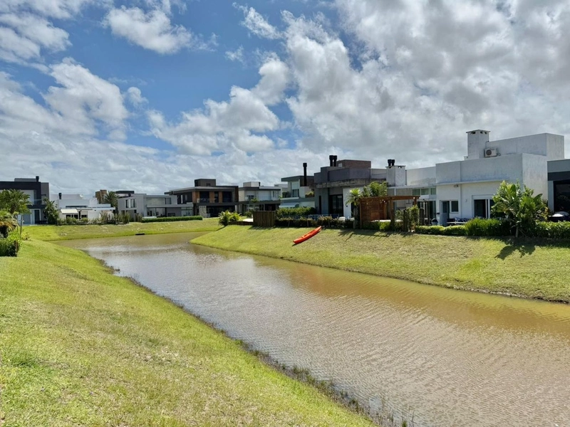 Casa Mobiliada com 4 Suítes à Beira do Lago no Capão Ilhas Resort: 14ª foto da galeria de imagens do imóvel