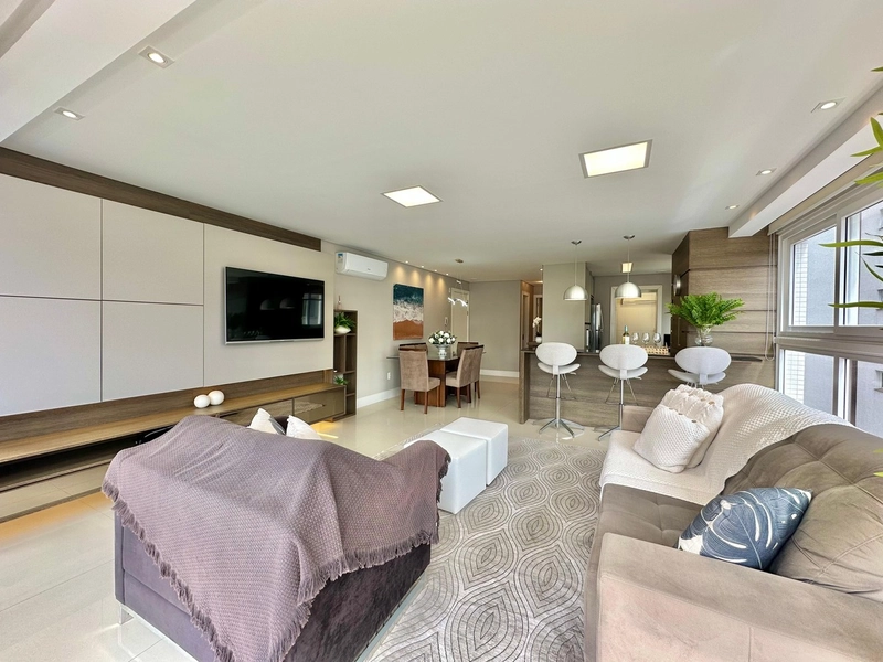 APARTAMENTO À VENDA COM SACADA ABERTA DE FRENTE: 3ª foto da galeria de imagens do imóvel