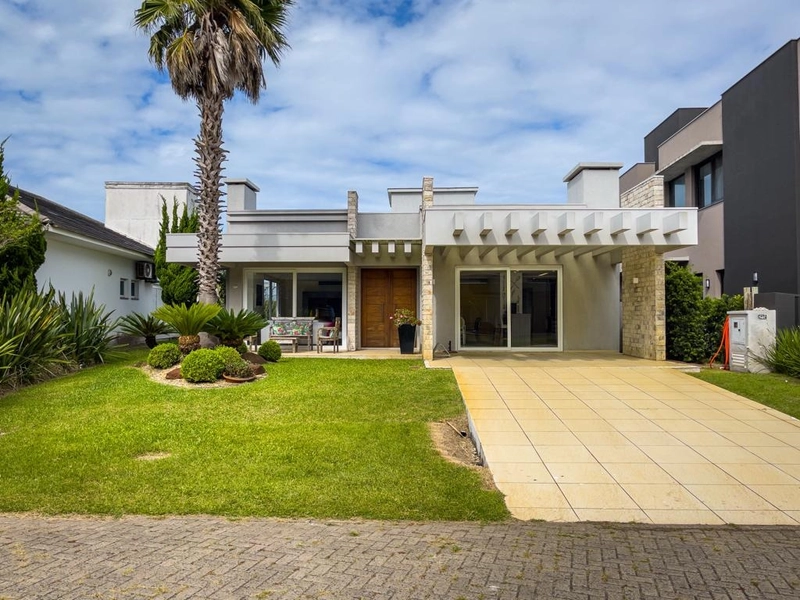 CASA TÉRRE BEM LOCALIZADA: 1ª foto da galeria de imagens do imóvel