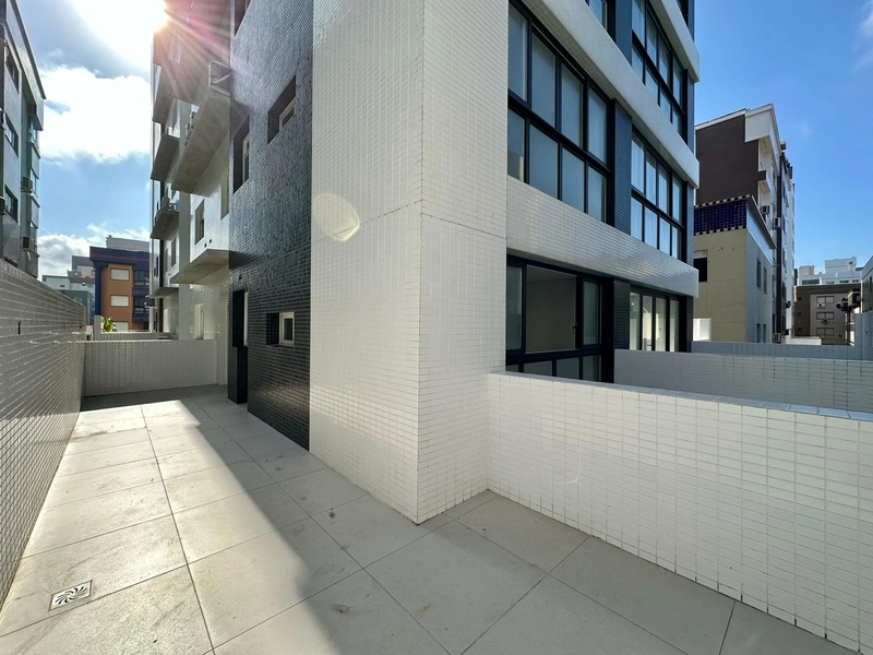 APARTAMENTO À VENDA COM TERRAÇO E INFRA COM  PISCINA E VISTA PARA O MA: 11ª foto da galeria de imagens do imóvel