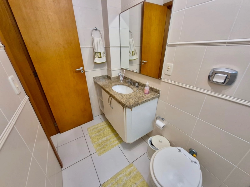 AMPLO APARTAMENTO DE 03 DORMITÓRIOS A UMA QUADRA DO MAR: 11ª foto da galeria de imagens do imóvel