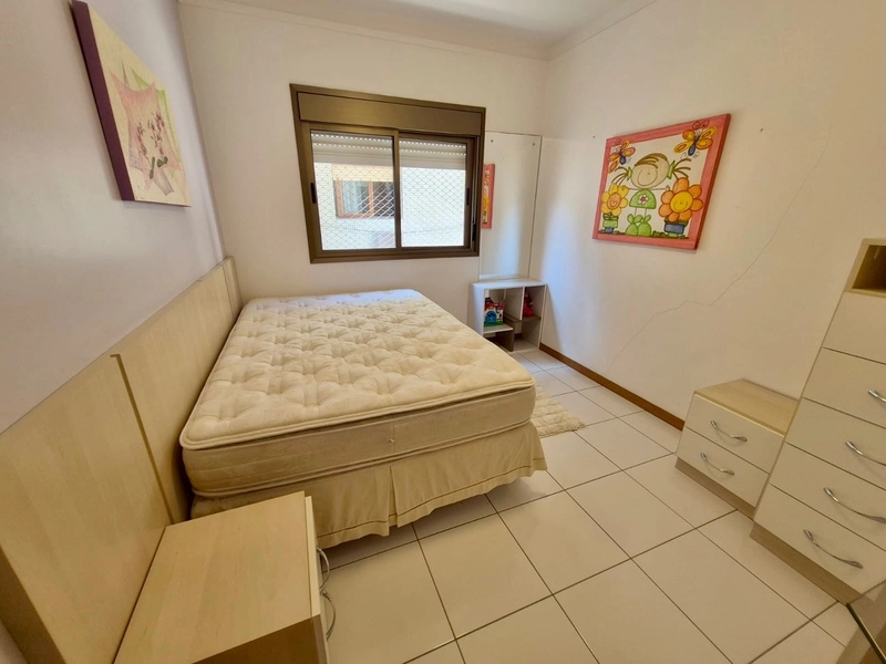 AMPLO APARTAMENTO DE 03 DORMITÓRIOS A UMA QUADRA DO MAR: 12ª foto da galeria de imagens do imóvel