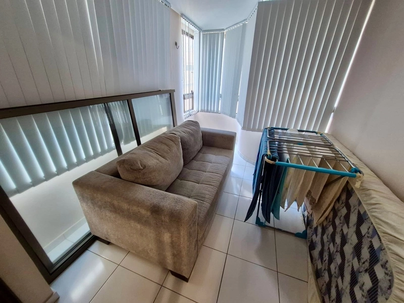 AMPLO APARTAMENTO DE 03 DORMITÓRIOS A UMA QUADRA DO MAR: 5ª foto da galeria de imagens do imóvel