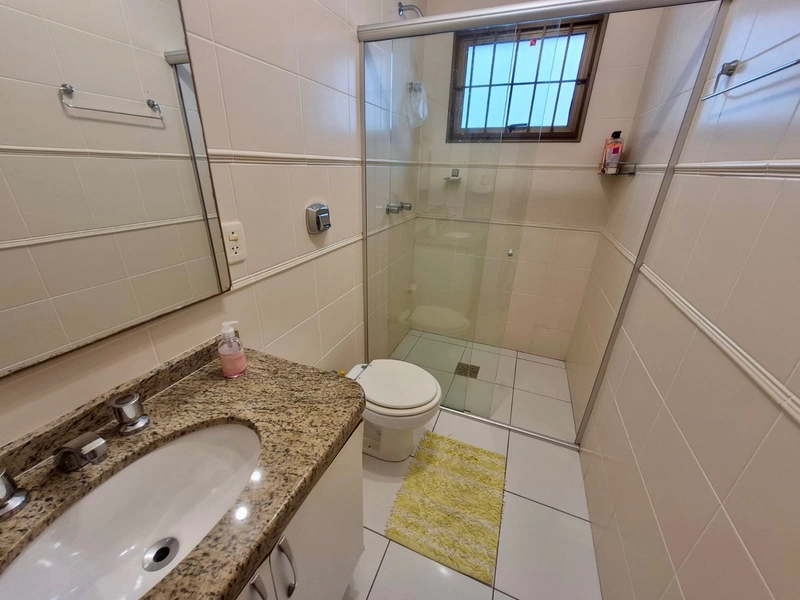 AMPLO APARTAMENTO DE 03 DORMITÓRIOS A UMA QUADRA DO MAR: 10ª foto da galeria de imagens do imóvel