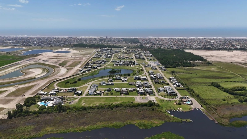 CASA À VENDA, CONDOMÍNIO  LAGOA DO PASSO: 1ª foto da galeria de imagens do imóvel