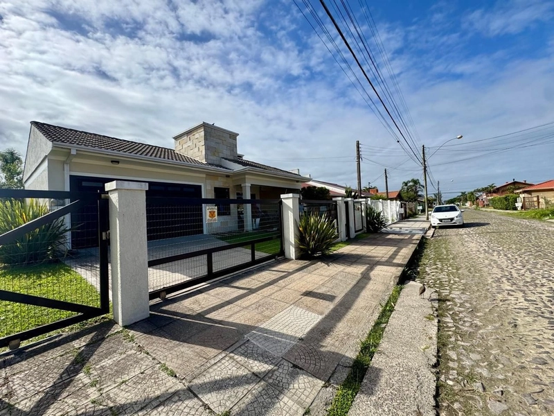 Casa no centro de Xangri-lá a venda!: 1ª foto da galeria de imagens do imóvel