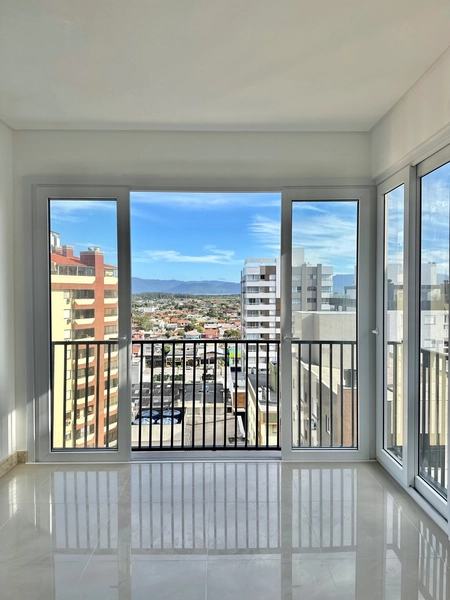 SACADA DE FRENTE JUNTO A PRAÇA COM INFRAESTRUTURA: 2ª foto da galeria de imagens do imóvel