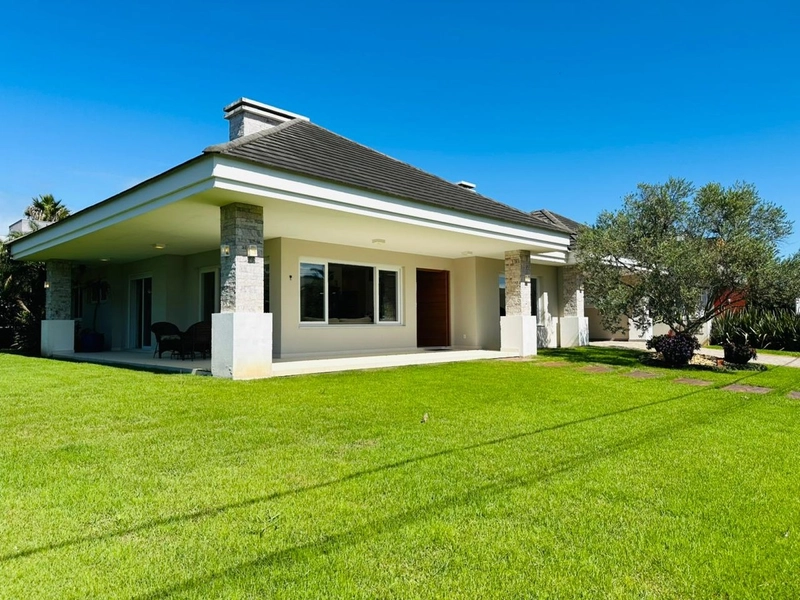 CASA EM CONDOMÍNIO FECHADO DE R$ 2.300.000,00 POR R$ 1.970.000,00: 3ª foto da galeria de imagens do imóvel