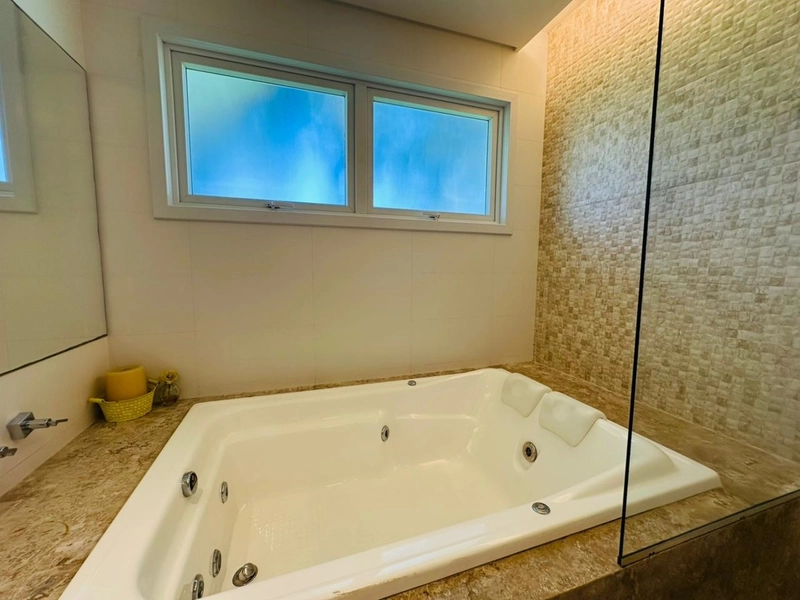 CASA EM CONDOMÍNIO FECHADO DE R$ 2.300.000,00 POR R$ 1.970.000,00: 30ª foto da galeria de imagens do imóvel