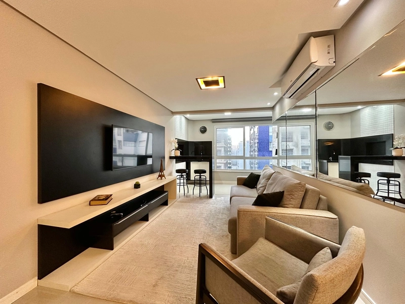 APARTAMENTO AMPLO FINAMENTE MOBILIADO E DECORADO: 2ª foto da galeria de imagens do imóvel
