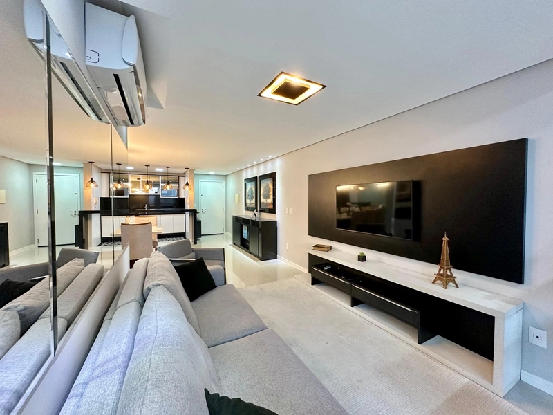APARTAMENTO AMPLO FINAMENTE MOBILIADO E DECORADO: 1ª foto da galeria de imagens do imóvel