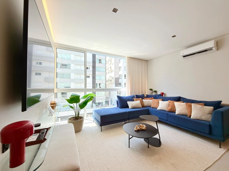 APARTAMENTO E FINAMENTE MOBILIADO E DECORADO NO BAIRRO NAVEGANTES: 2ª foto da galeria de imagens do imóvel