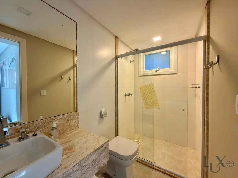 CASA UMA QUADRA DO MAR, NO CENTRO DE ATLÂNTIDA: 23ª foto da galeria de imagens do imóvel