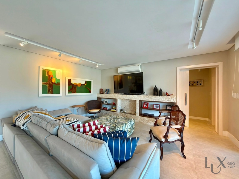 CASA UMA QUADRA DO MAR, NO CENTRO DE ATLÂNTIDA: 6ª foto da galeria de imagens do imóvel