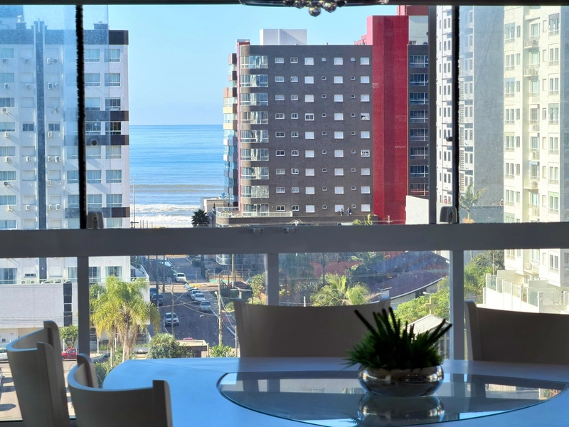 APTO DE ESQUINA COM VISTA PARA O MAR FRENTE A PRAÇA: 2ª foto da galeria de imagens do imóvel