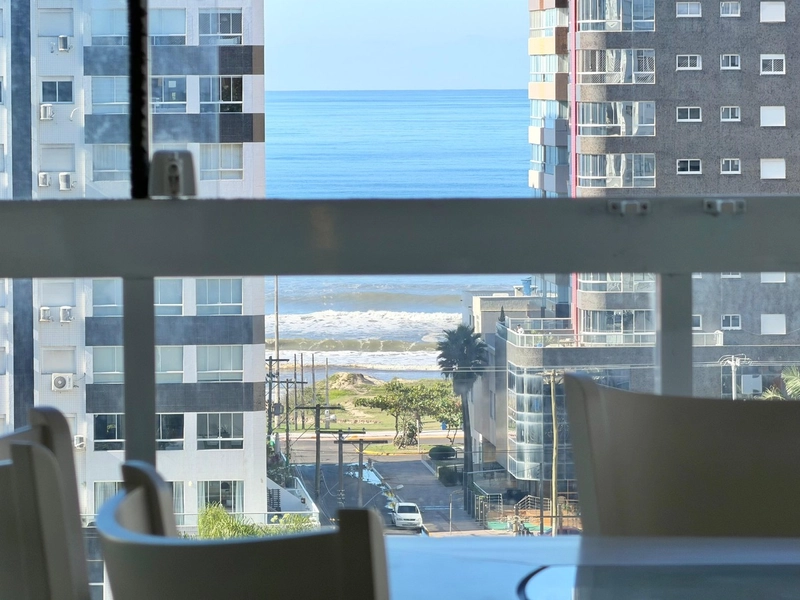 APTO DE ESQUINA COM VISTA PARA O MAR FRENTE A PRAÇA: 3ª foto da galeria de imagens do imóvel
