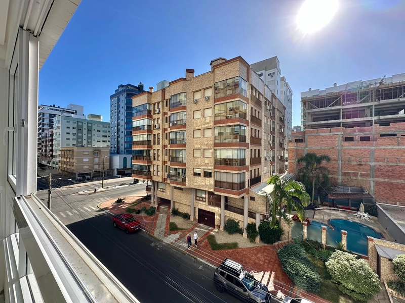 APARTAMENTO AMPLO COM SACADA DE FRENTE, JUNTO AO MAR: 4ª foto da galeria de imagens do imóvel